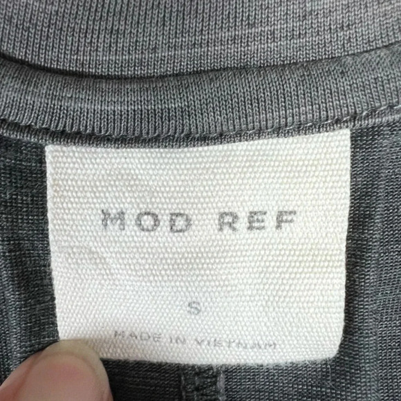 Mod Ref Women's Essential V-Neck Modal Shirt Gray Short Sleeve Back Pleat Small - Picture 2 of 9